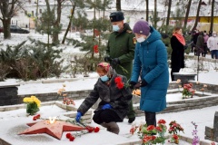 3 декабря в городском парке у «Вечного огня» состоялся митинг, посвященный Дню Неизвестного солдата - фото - 9