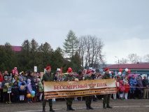 участники ВВПОД "ЮНАРМИЯ" приняли участие в шествии движения "Бессмертный полк" - фото - 2