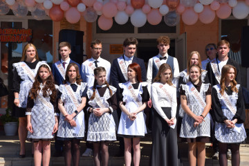 в школах Сычевского района прозвенели последние звонки для выпускников-2024 - фото - 1