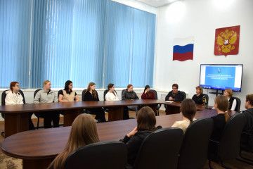 накануне Дня правовой помощи провели встречу со старшеклассниками средней школы № 2 г. Сычевки - фото - 1