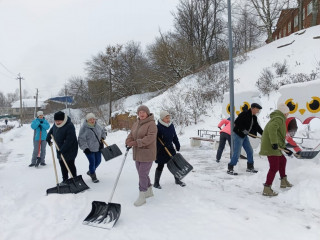 уважаемые жители Сычевского округа! Приглашаем присоединиться к субботнику по уборке снега - фото - 1