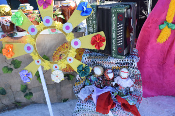 на городской площади Сычевского округа прошли праздничные гуляния «Широкая Масленица» - фото - 1