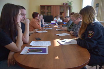 очередное заседание КДН и ЗП проведено под председательством Парахиной Татьяны - фото - 1